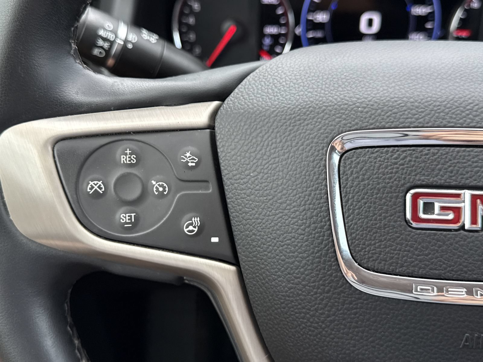Used 2023 GMC Acadia Denali w/ Denali Ultimate Package FWD image 17