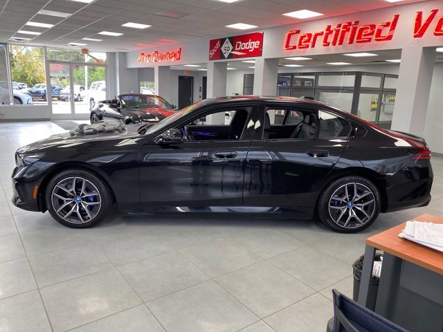 Used 2025 BMW i5 xDrive40 w/ M Sport Package AWD/4WD image 9