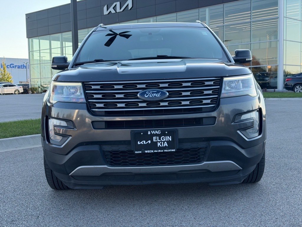 Used 2017 Ford Explorer XLT w/ Equipment Group 201A FWD image 2