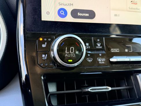 Used 2023 Toyota Highlander Limited image 8