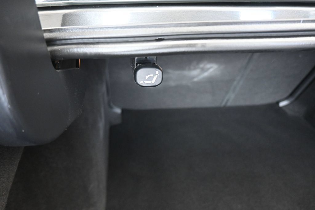 Used 2019 MAZDA MAZDA3 Sedan w/ Preferred Package FWD image 41