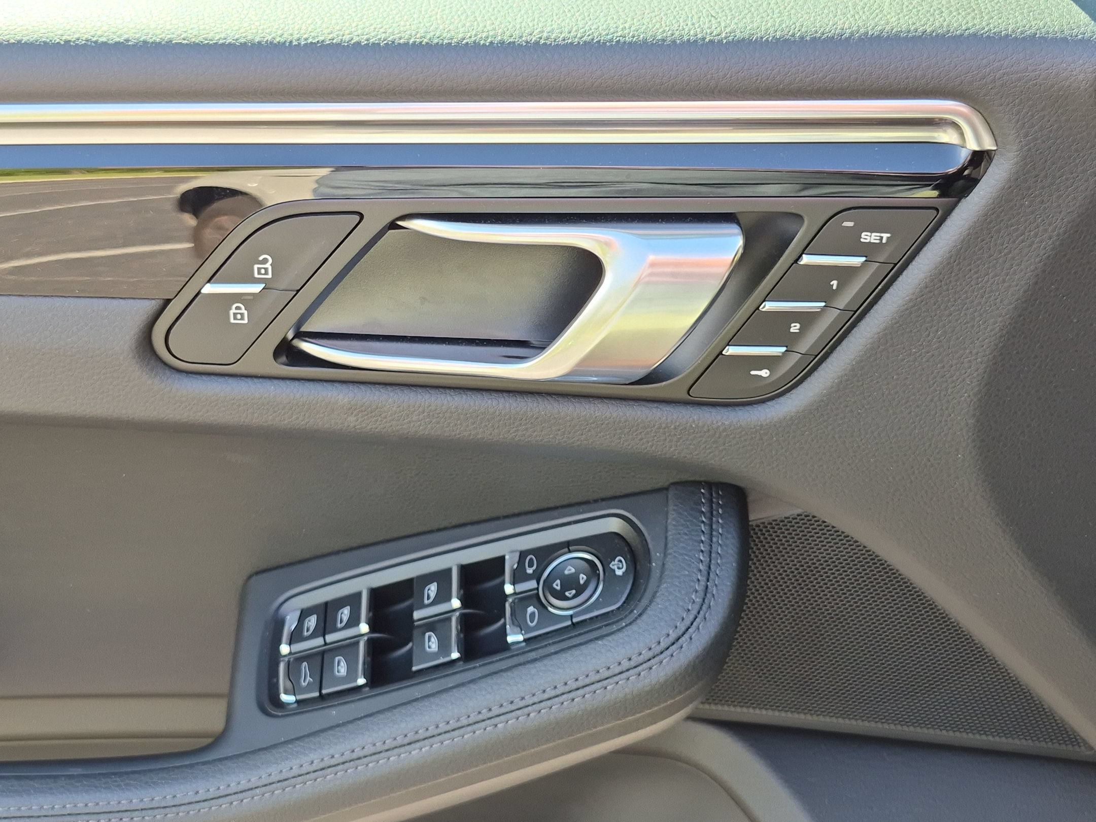 Certified 2026 Porsche Macan AWD/4WD image 18