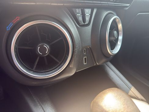 Used 2021 Chevrolet Blazer LT FWD image 19