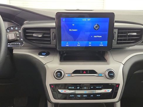 Used 2023 Ford Explorer XLT image 11