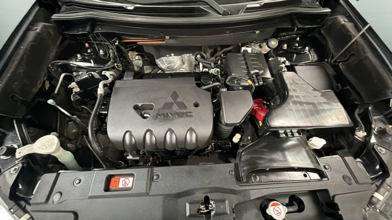 Used 2016 Mitsubishi Outlander SE FWD image 23