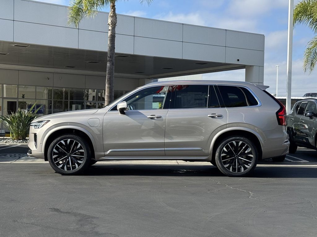 New 2026 Volvo XC90 T8 Plus AWD/4WD image 2
