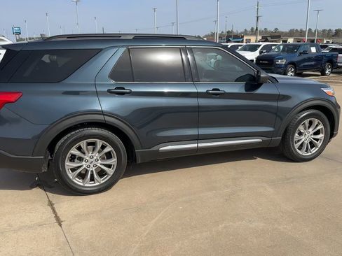 Used 2022 Ford Explorer XLT w/ Equipment Group 202A image 9