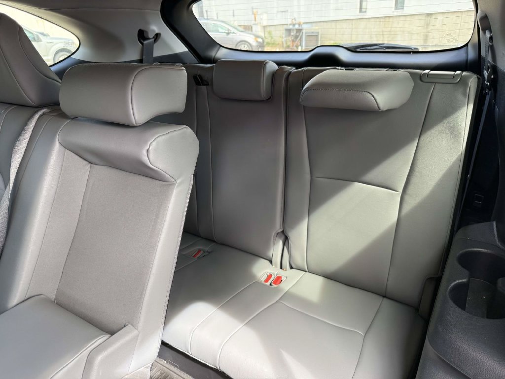 Used 2021 Toyota Highlander XLE AWD/4WD image 14