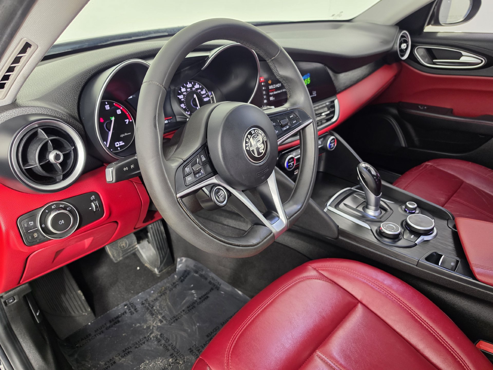 Used 2017 Alfa Romeo Giulia RWD image 2
