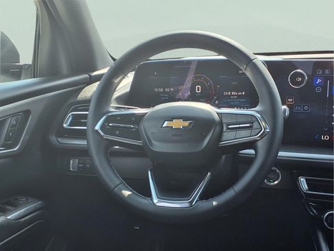 Used 2026 Chevrolet Traverse LT FWD image 11