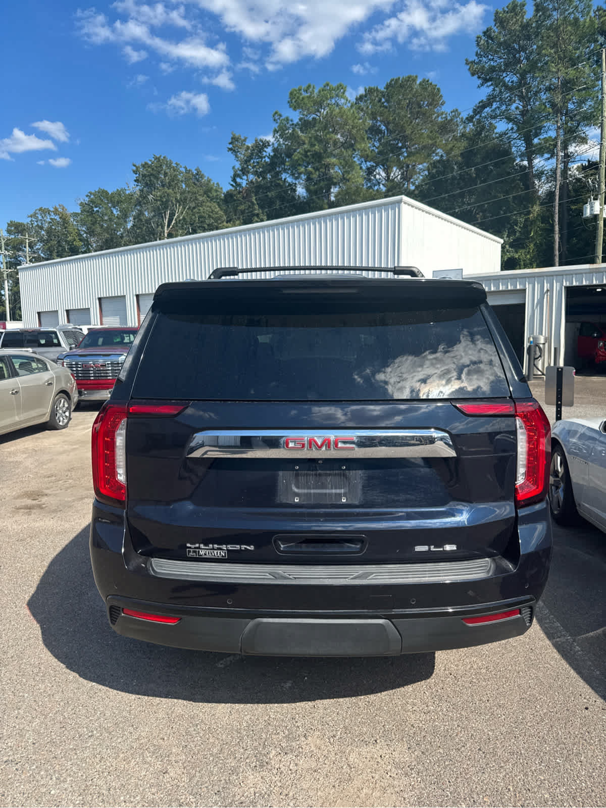Used 2022 GMC Yukon SLE w/ Gmc Pro Safety Plus Package AWD/4WD image 4
