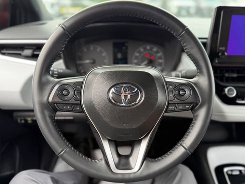 Certified 2025 Toyota Corolla SE FWD image 9