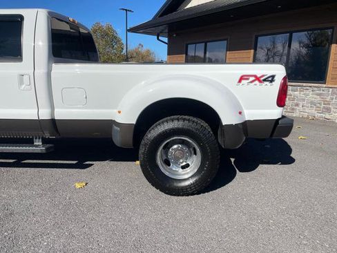 Used 2015 Ford F350 King Ranch w/ King Ranch w/Chrome Package image 4