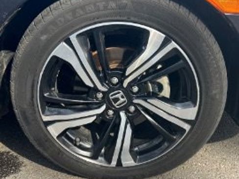 Used 2017 Honda Civic Touring image 8