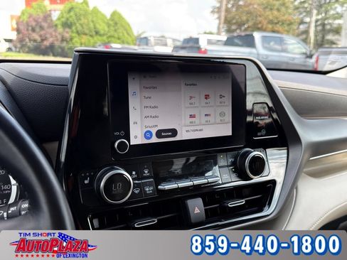 Used 2025 Toyota Highlander XLE AWD/4WD image 27