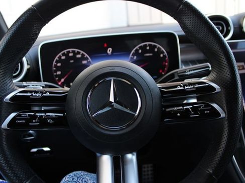 Used 2023 Mercedes-Benz GLC 300 4MATIC image 11