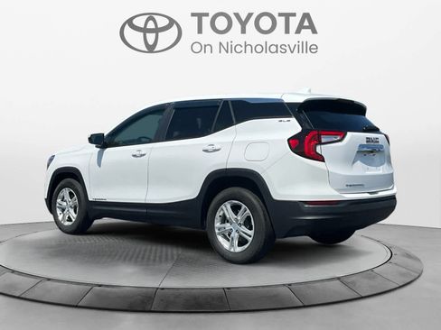 Used 2024 GMC Terrain SLE FWD image 3