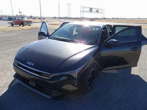 Used 2025 Kia K4 EX image 31