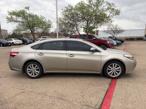 Used 2013 Toyota Avalon XLE Premium image 4