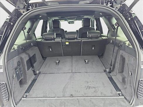 New 2025 Land Rover Discovery S image 13