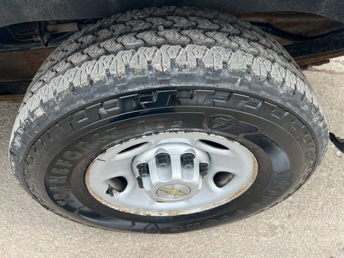 Used 2013 Chevrolet Express 2500 image 17