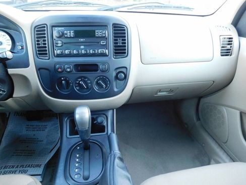 Used 2005 Ford Escape XLS image 7