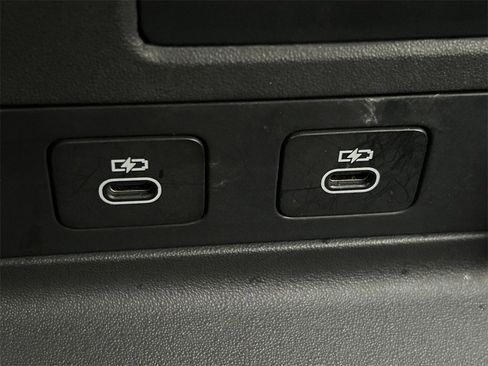 Used 2025 Land Rover Range Rover Velar Dynamic SE image 23