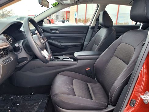 Used 2024 Nissan Altima 2.5 SV image 10