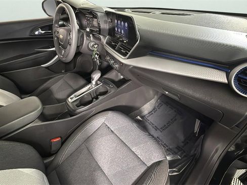 Used 2024 Chevrolet Trax LS w/ LS Convenience Package image 31
