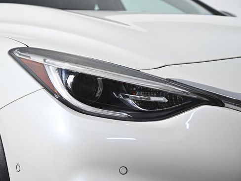 Used 2019 INFINITI QX30 Premium w/ Navigation Package image 4