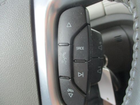 Used 2015 Chevrolet Traverse LT w/ Style and Technology Package FWD image 36