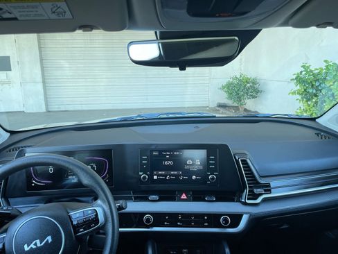 Used 2025 Kia Sportage LX image 33