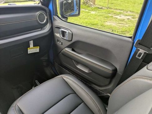New 2026 Jeep Wrangler Unlimited Sahara AWD/4WD image 17