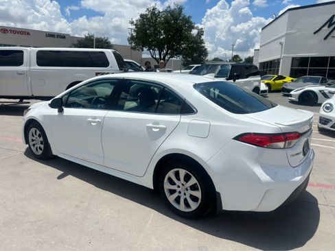 Used 2023 Toyota Corolla LE FWD image 3