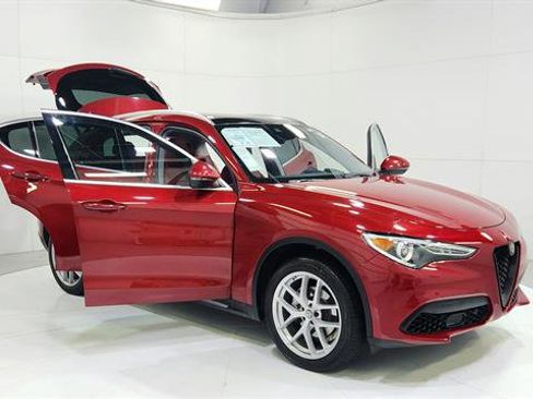 Used 2018 Alfa Romeo Stelvio Ti image 29