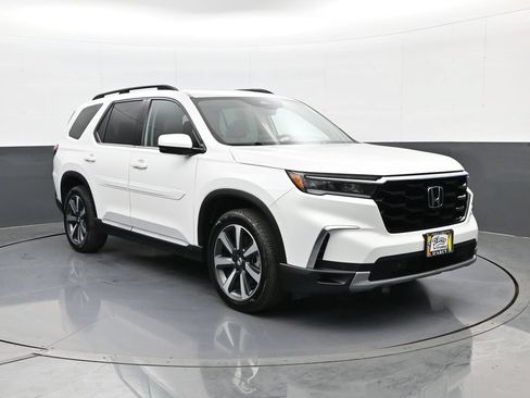 Used 2024 Honda Pilot Touring image 3