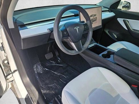 Used 2022 Tesla Model Y Long Range AWD/4WD image 10