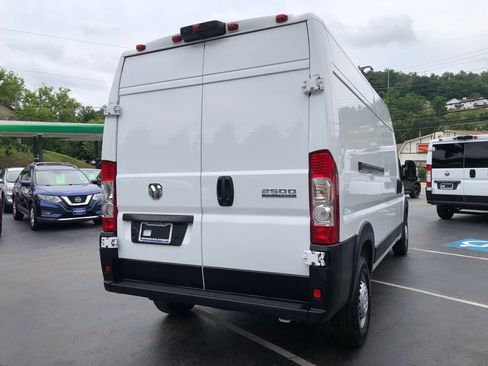 Used 2024 RAM ProMaster 2500 w/ Convenience Group FWD image 5