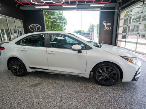 Used 2024 Toyota Corolla SE FWD image 5