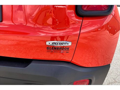 Used 2021 Jeep Renegade Latitude FWD image 36