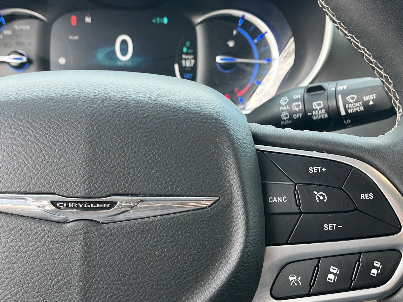 Used 2024 Chrysler Pacifica Limited FWD image 20
