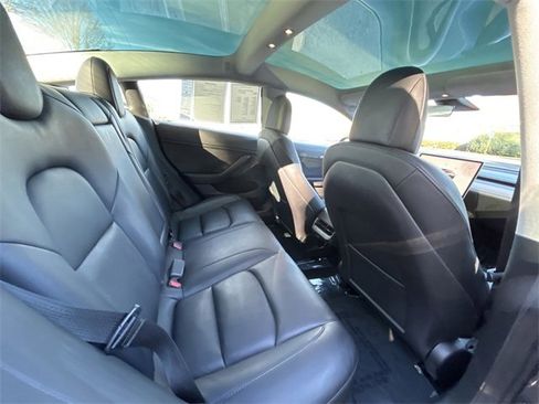 Used 2023 Tesla Model 3 Standard Range image 19