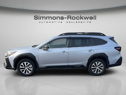 Used 2024 Subaru Outback Premium AWD/4WD image 2