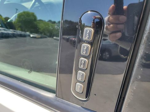 Used 2002 Ford Explorer XLT image 17