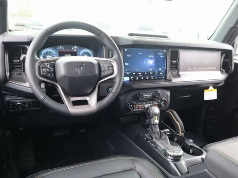 New 2025 Ford Bronco Badlands image 2