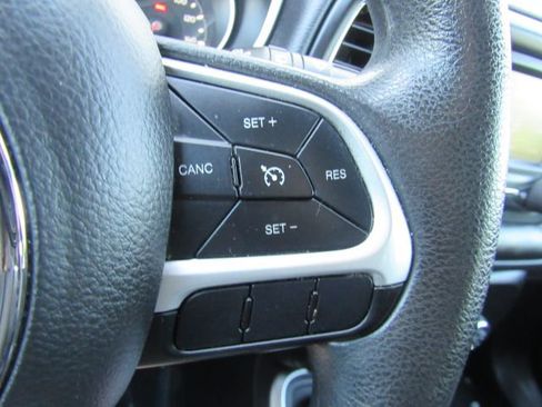 Used 2018 Jeep Compass Sport image 32