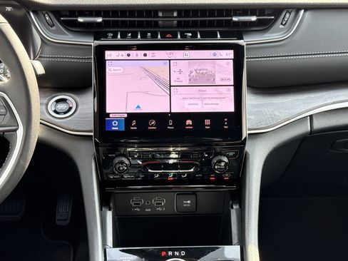 New 2025 Jeep Grand Cherokee Limited image 16