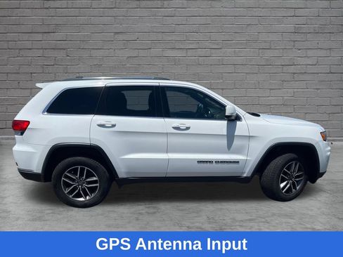Used 2019 Jeep Grand Cherokee Laredo w/ 18" Wheel & 8.4" Radio Group AWD/4WD image 7