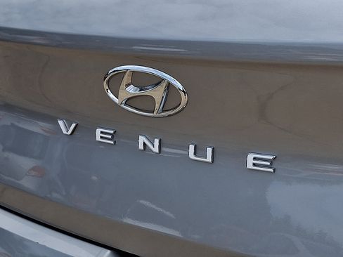 Certified 2025 Hyundai Venue SEL FWD image 31