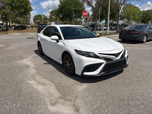 Used 2023 Toyota Camry SE image 8